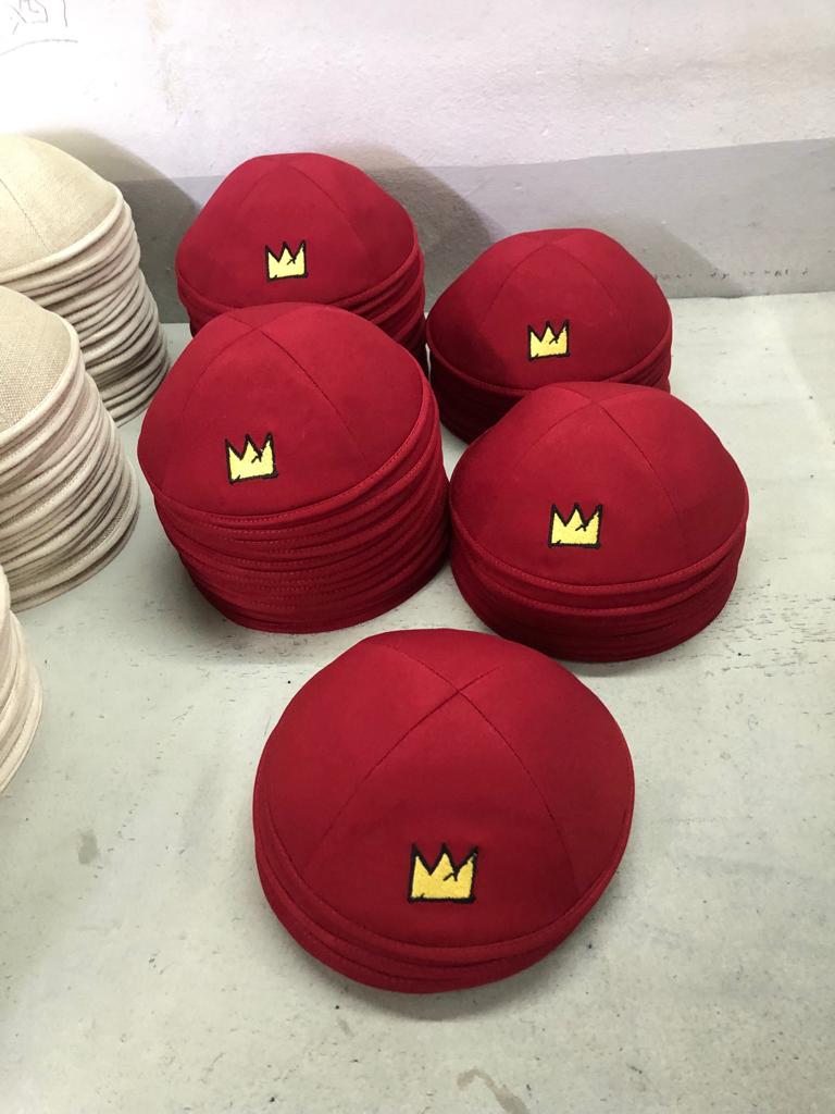 Kippa Premium Rouge Brodée Couronne