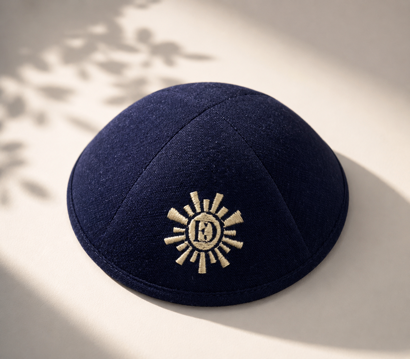 Kippa bleu marine avec logo brodé