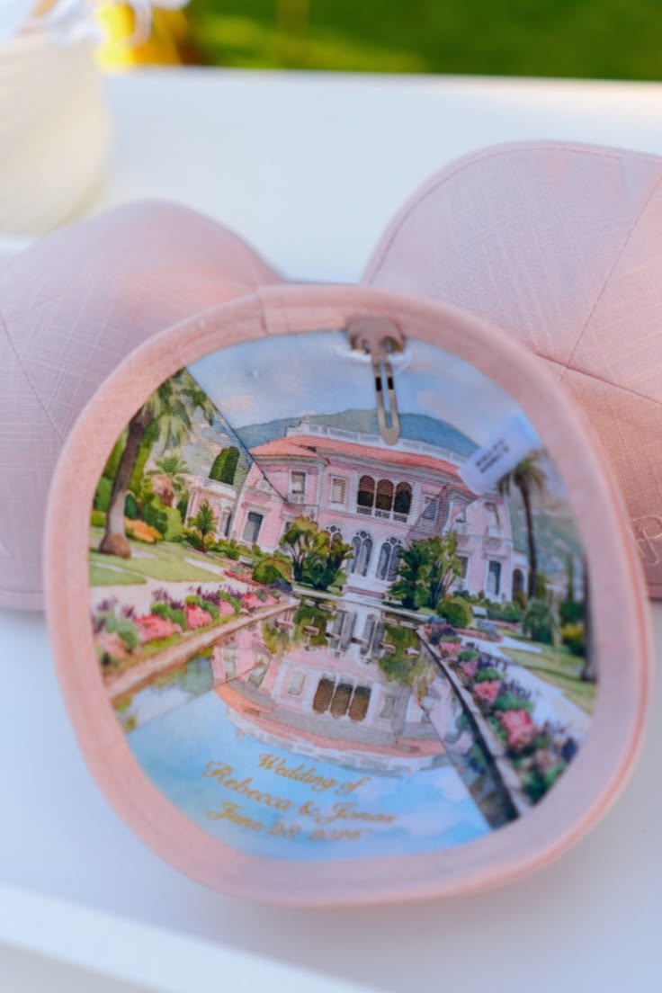 Kippot de mariage personnalisées roses avec illustration sur mesure du lieu de réception