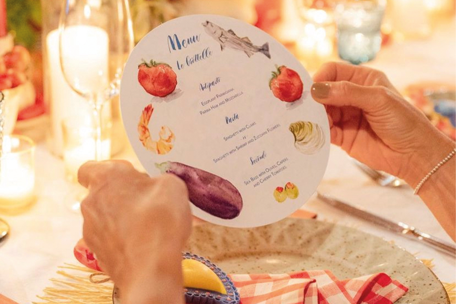 Menu personnalisé en découpe ronde pour mariage chic