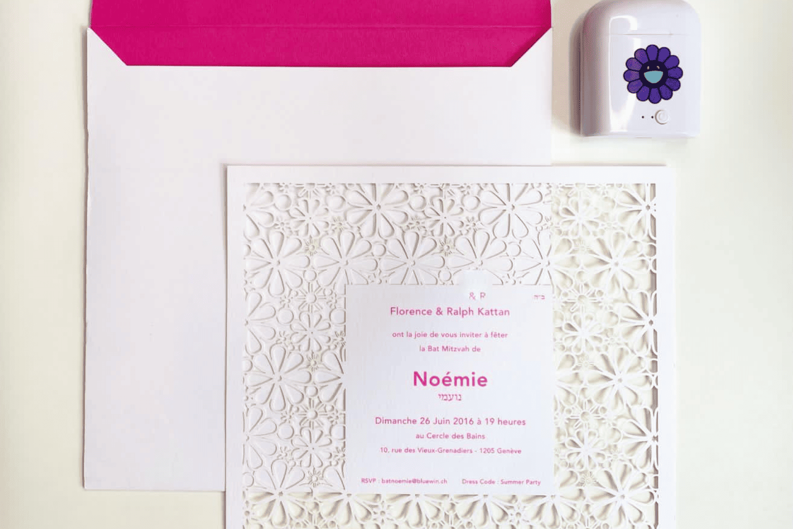 Fleurs pop — Invitation en découpe laser, création sur mesure BL Créations Paris