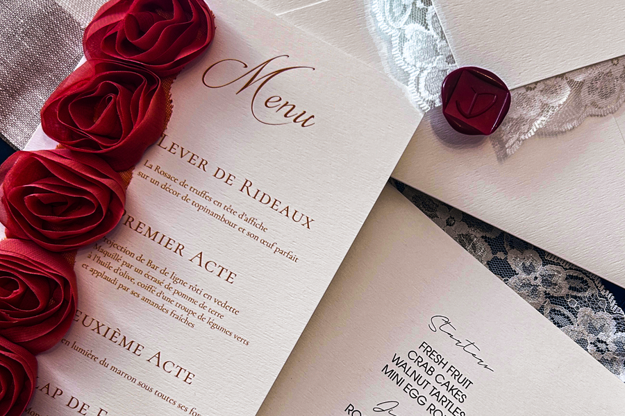 Menu de mariage personnalisé avec motif roses rouges